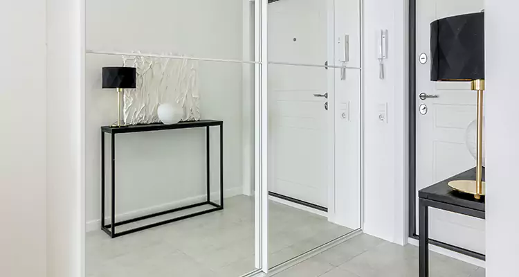 Mirrored Bifold Closet Doors Repair in Lauderdale Lakes, FL
