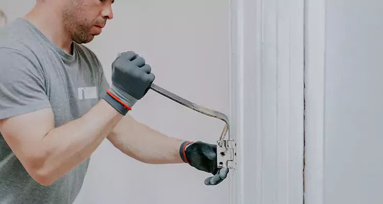 Cracked Door Jamb Repair in Lauderdale Lakes, FL