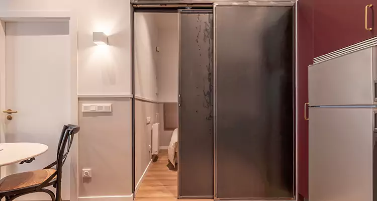 We Fix Closet Sliding Door in Lauderdale Lakes, FL 