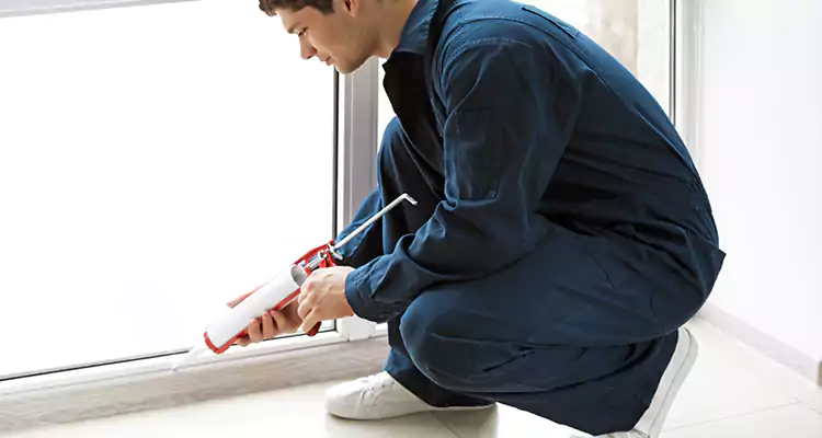 Window Glass Caulk Repair in Lauderdale Lakes, FL