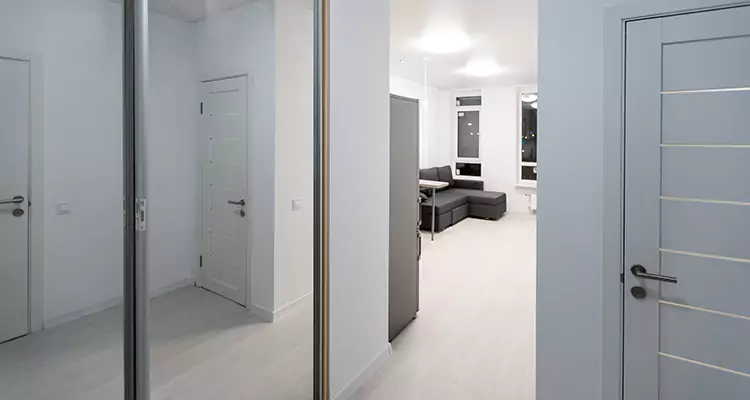 Modern Mirrored Closet Doors Repair in Lauderdale Lakes, FL