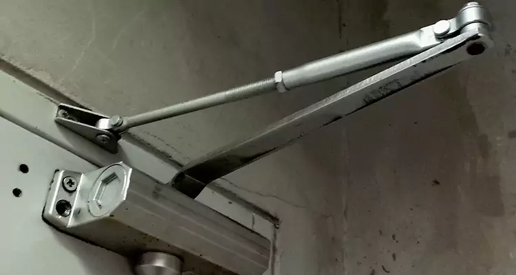 Door Closer Parallel Arm Installation in Lauderdale Lakes, FL