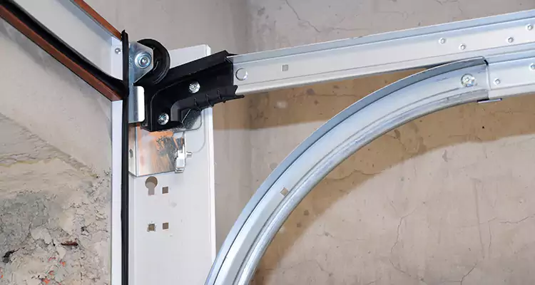 Maintain Liftmaster Garage Door Off Track in Lauderdale Lakes, FL
