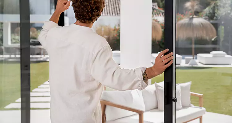Sliding Screen Door Maintenance for Closing Issues in Lauderdale Lakes, FL